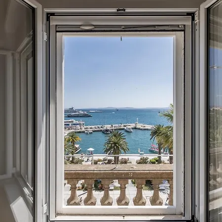 Seafront Luxury Manda, With Balcony Apartment Split