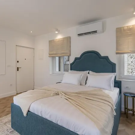 Seafront Luxury Manda, With Balcony Apartment *